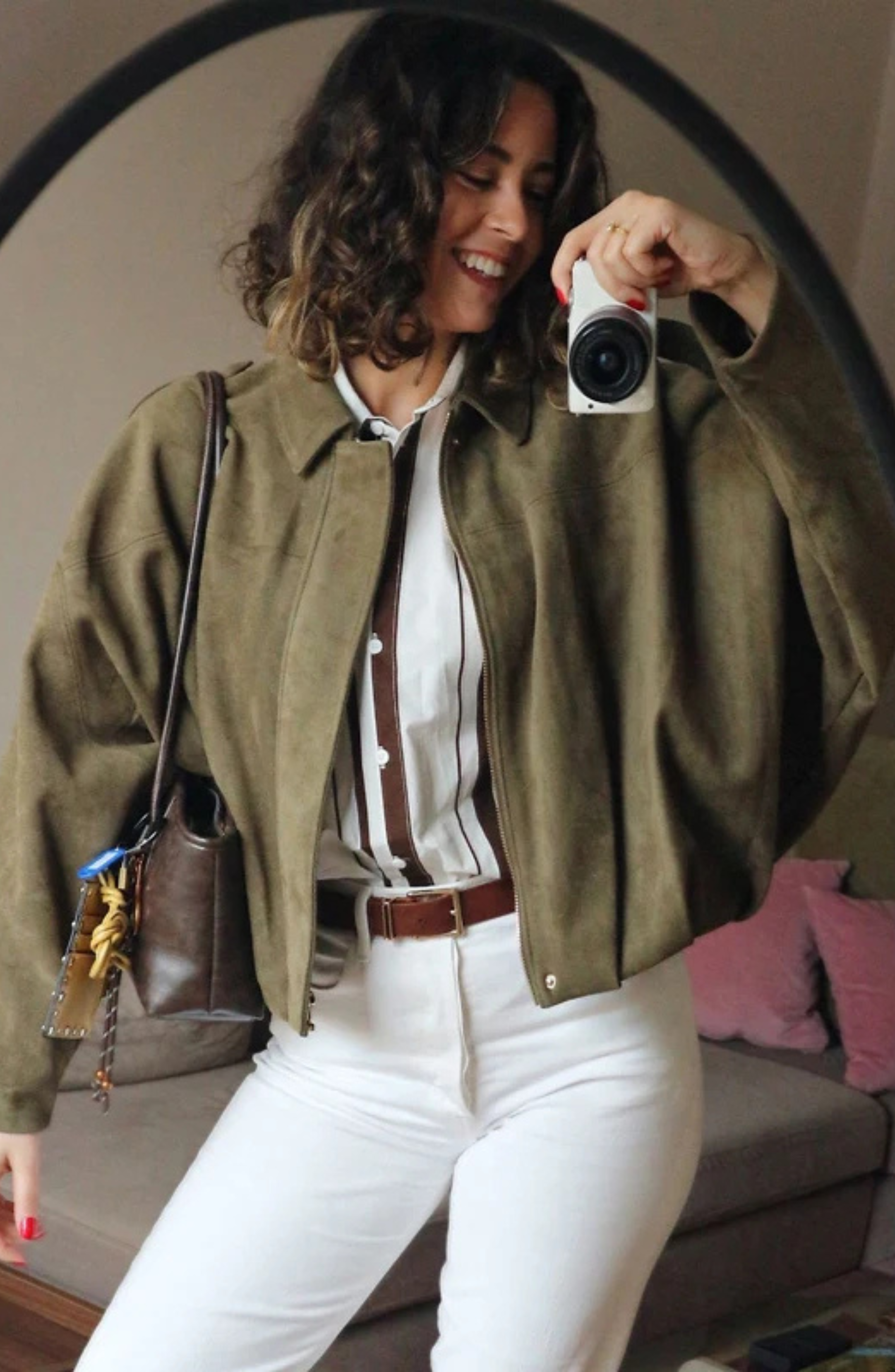 Women's Cropped Bomber Jacket with Collared Neckline and Oversized Sleeves - 5