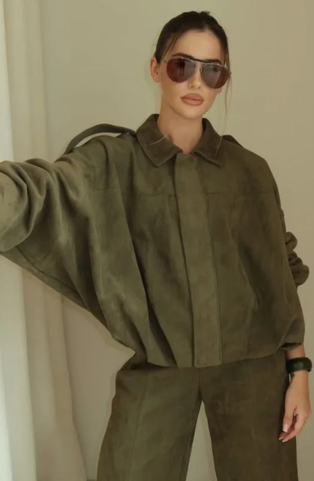 Women's Cropped Bomber Jacket with Collared Neckline and Oversized Sleeves - 3