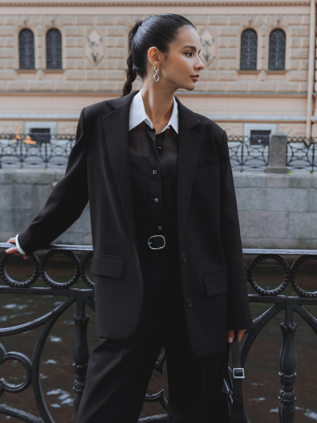 Women's Single-Breasted Blazer with Structured Shoulders - 4