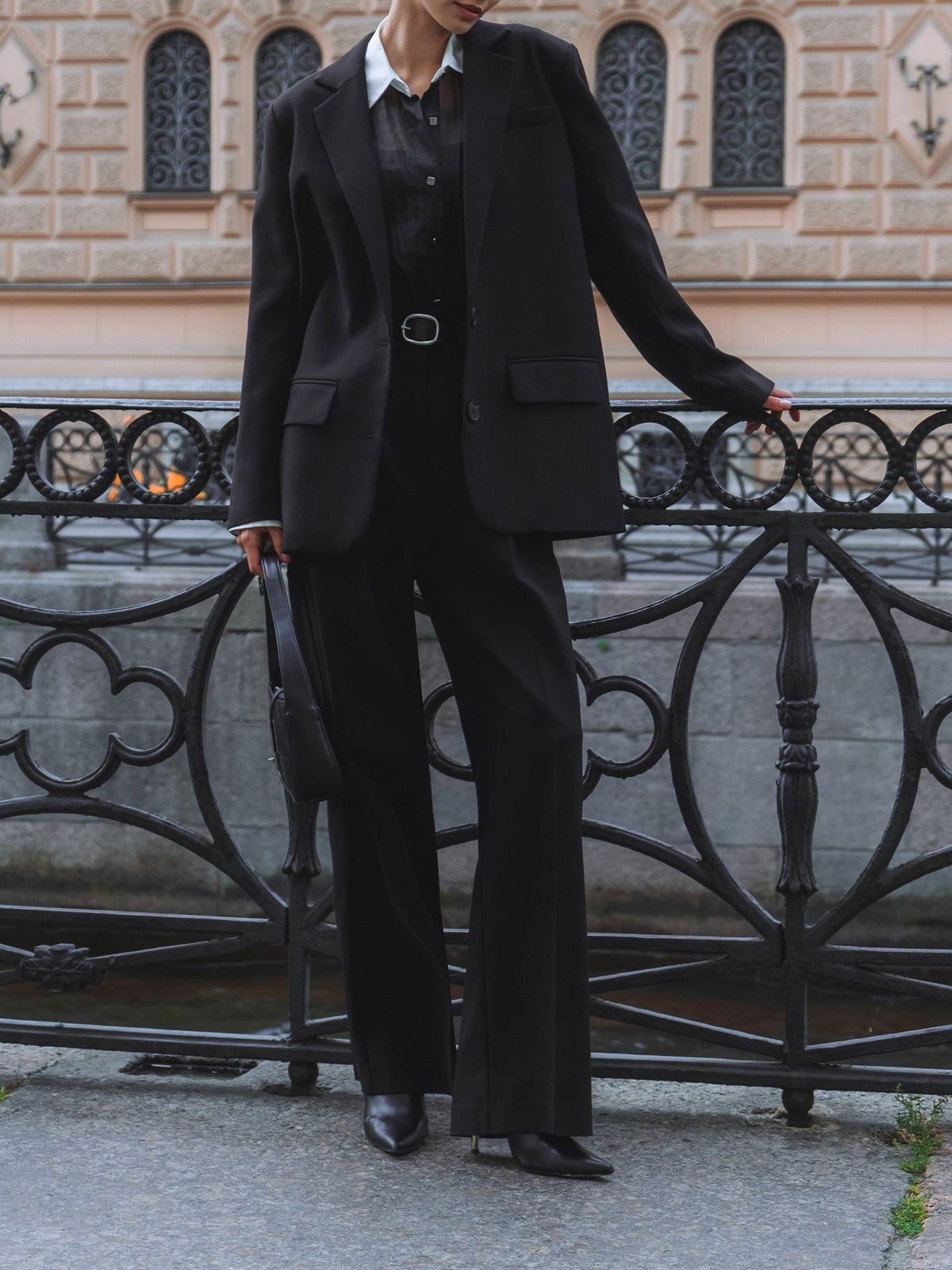 Women's Single-Breasted Blazer with Structured Shoulders - 6
