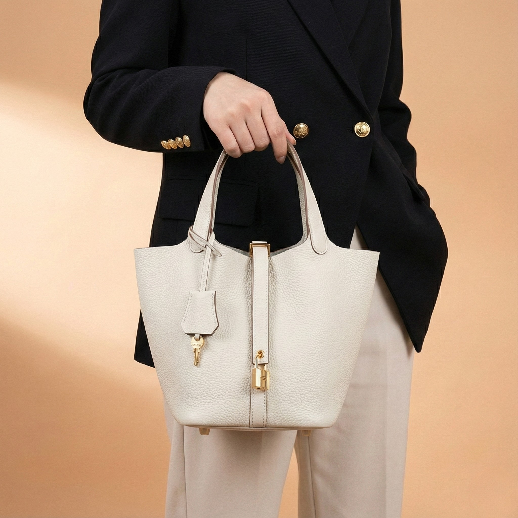 Women's Structured Bucket Bag with Twist-Lock Clasp - White
