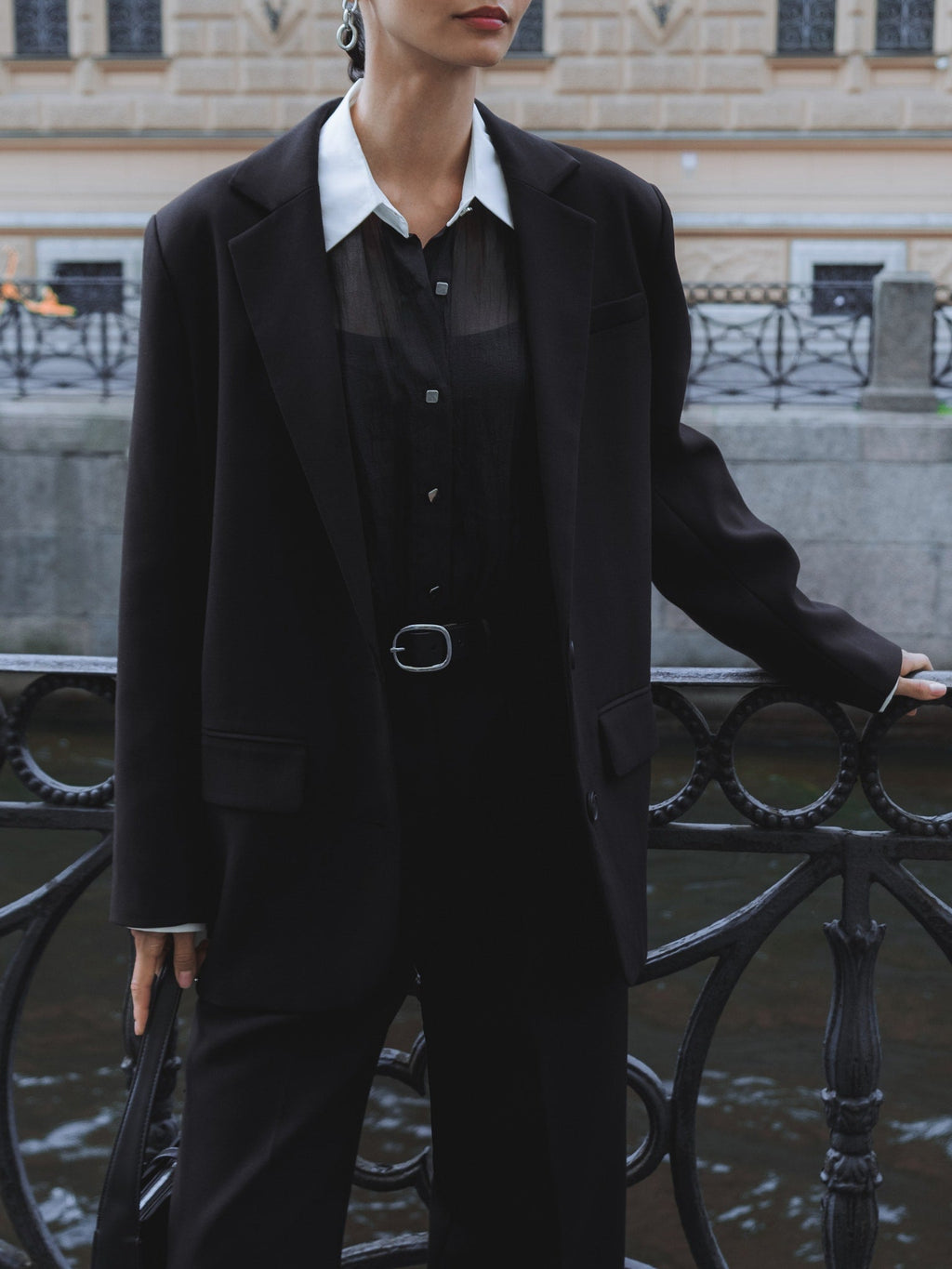 Women's Single-Breasted Blazer with Structured Shoulders - 5