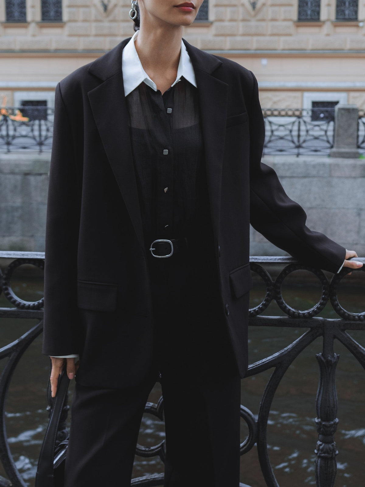 Women's Single-Breasted Blazer with Structured Shoulders - 5