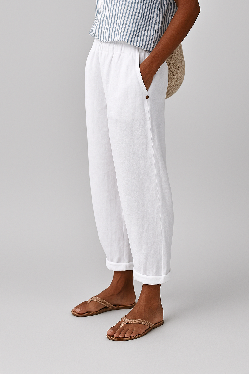 Women Relaxed Trousers with Turn-Up Hem and Side Pockets - White