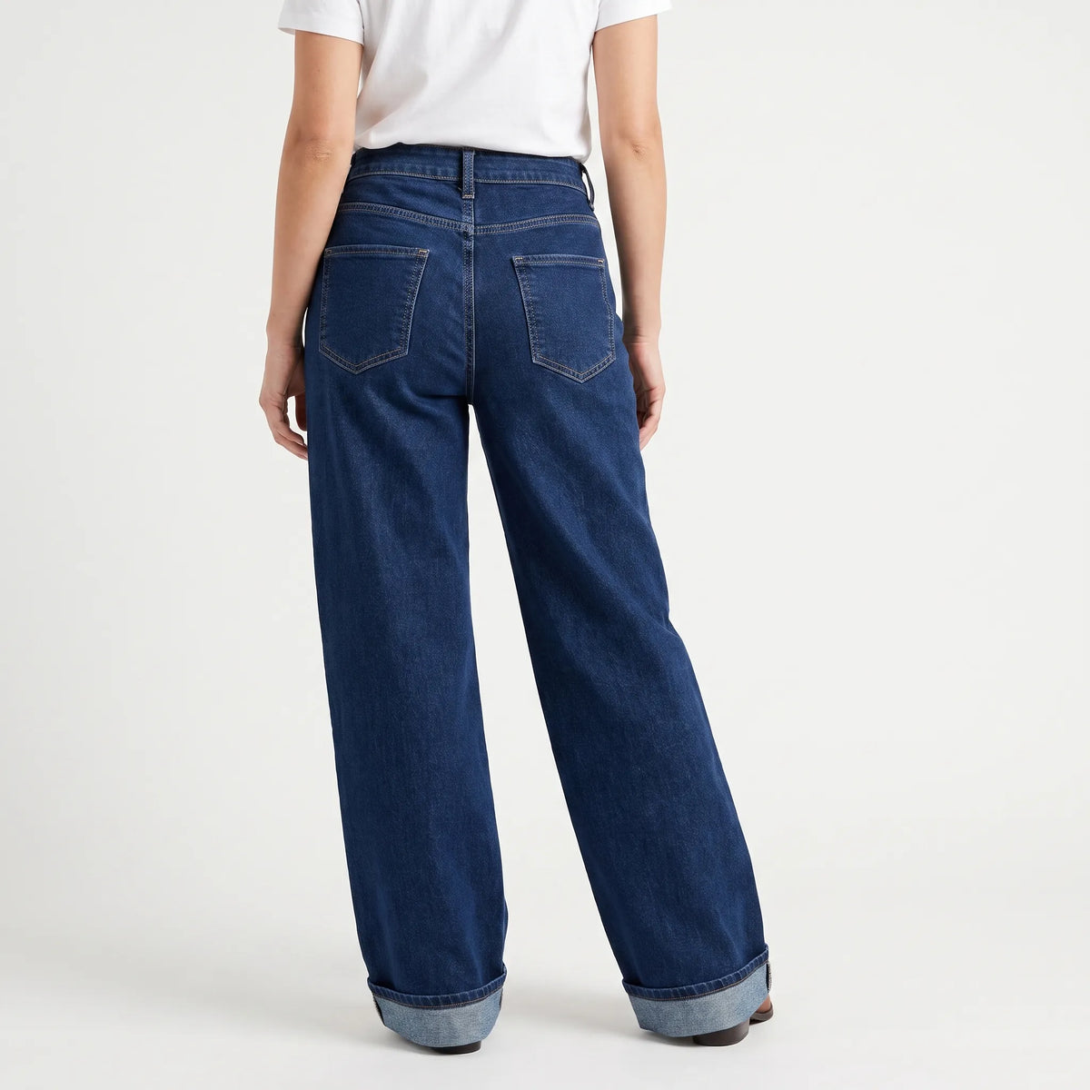 Women's High-Waisted Wide-Leg Jeans with Folded Cuffs - 4