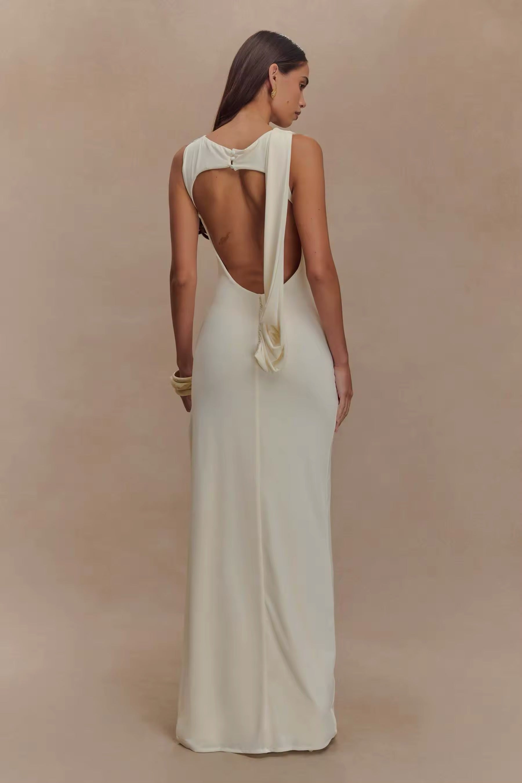 Women's Sleeveless Bodycon Maxi Dress with Ruched Detail and Boat Neck - 9