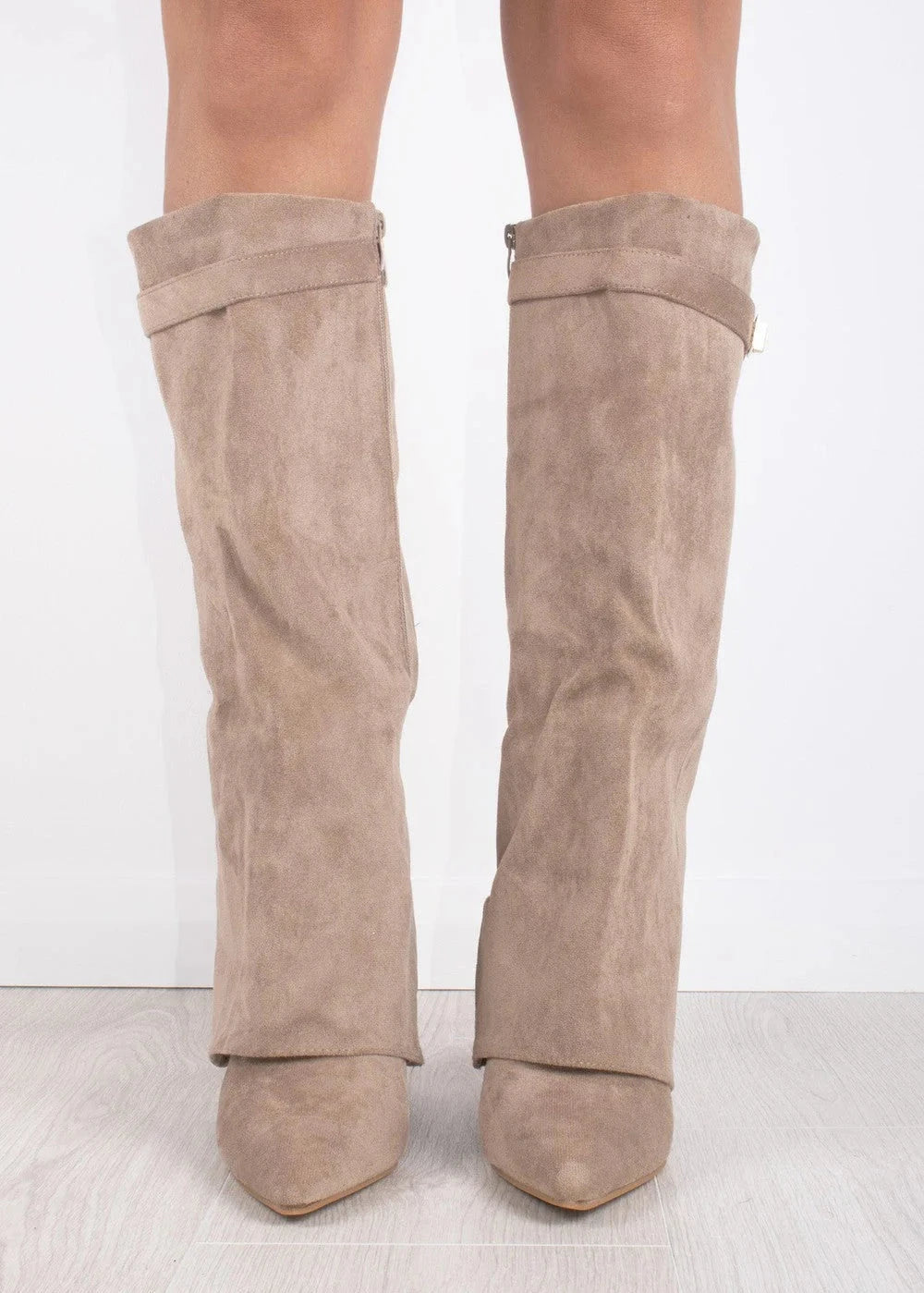 Women's Knee High Boots with Pointed Toe and Straight Shaft - 9