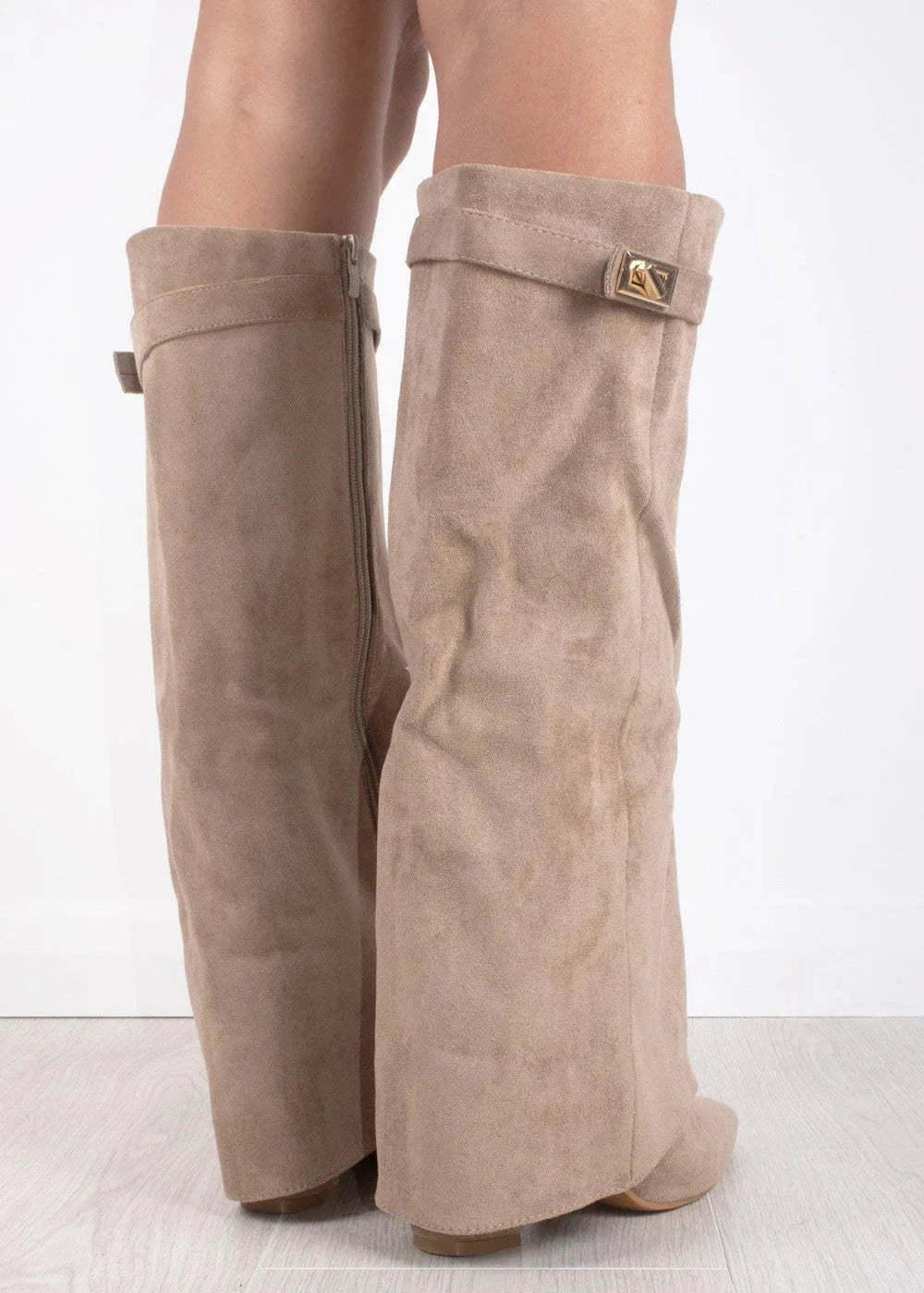 Women's Knee High Boots with Pointed Toe and Straight Shaft - 7