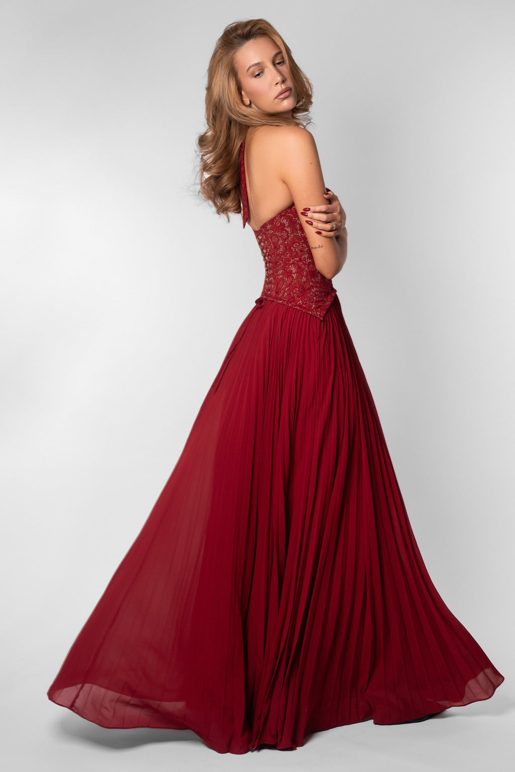 Women's Sweetheart Maxi Dress with Lace Bodice and Pleated Skirt - 13