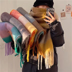 Women's Oversized Checked Scarf with Fringed Edges - 3
