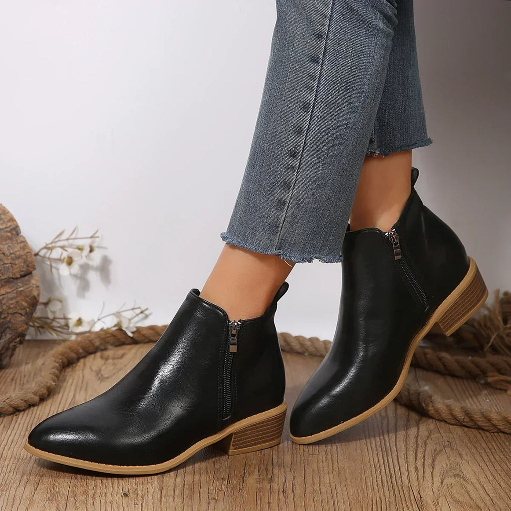 Women's Ankle Boots with Side Zip and Block Heel - Black