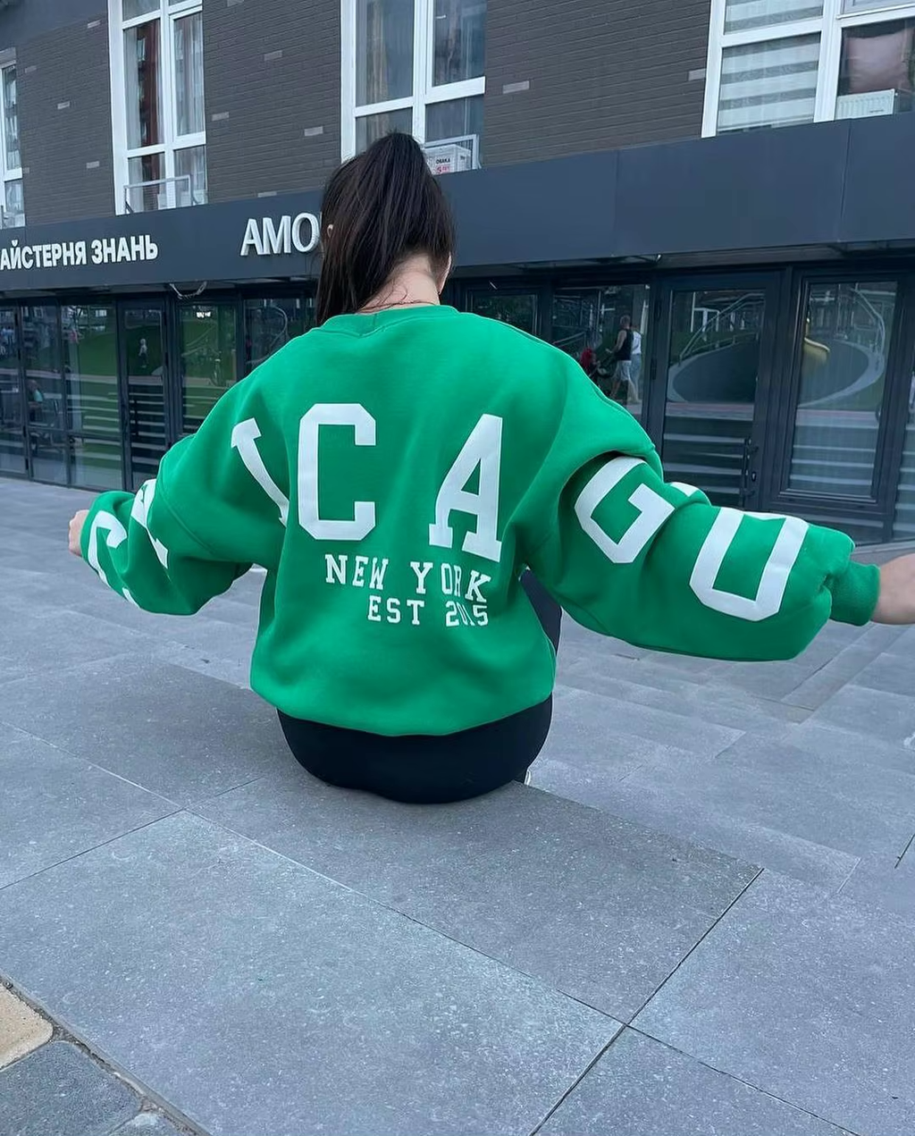 Women's Oversized Sweatshirt with City Print and Crew Neck - 11