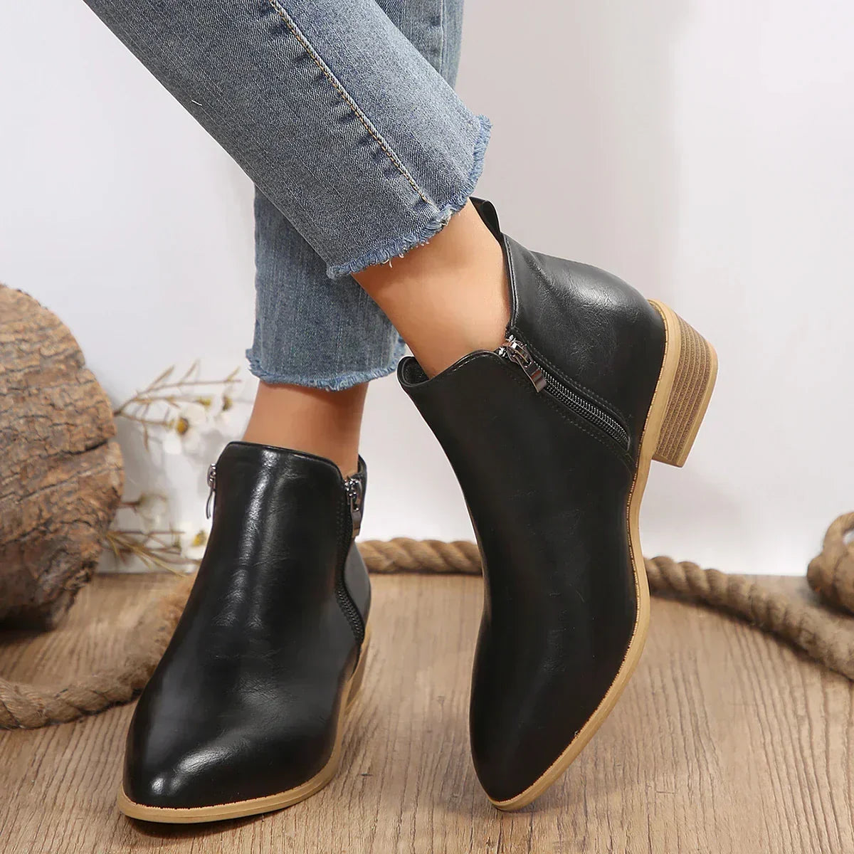 Women's Ankle Boots with Side Zip and Block Heel - 5