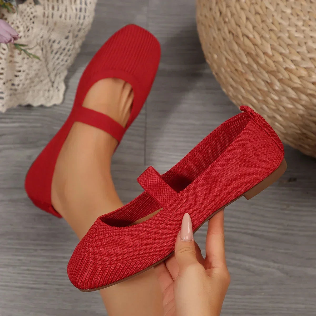 Women's Knitted Ballet Flats with Elastic Strap and Round Toe - Red