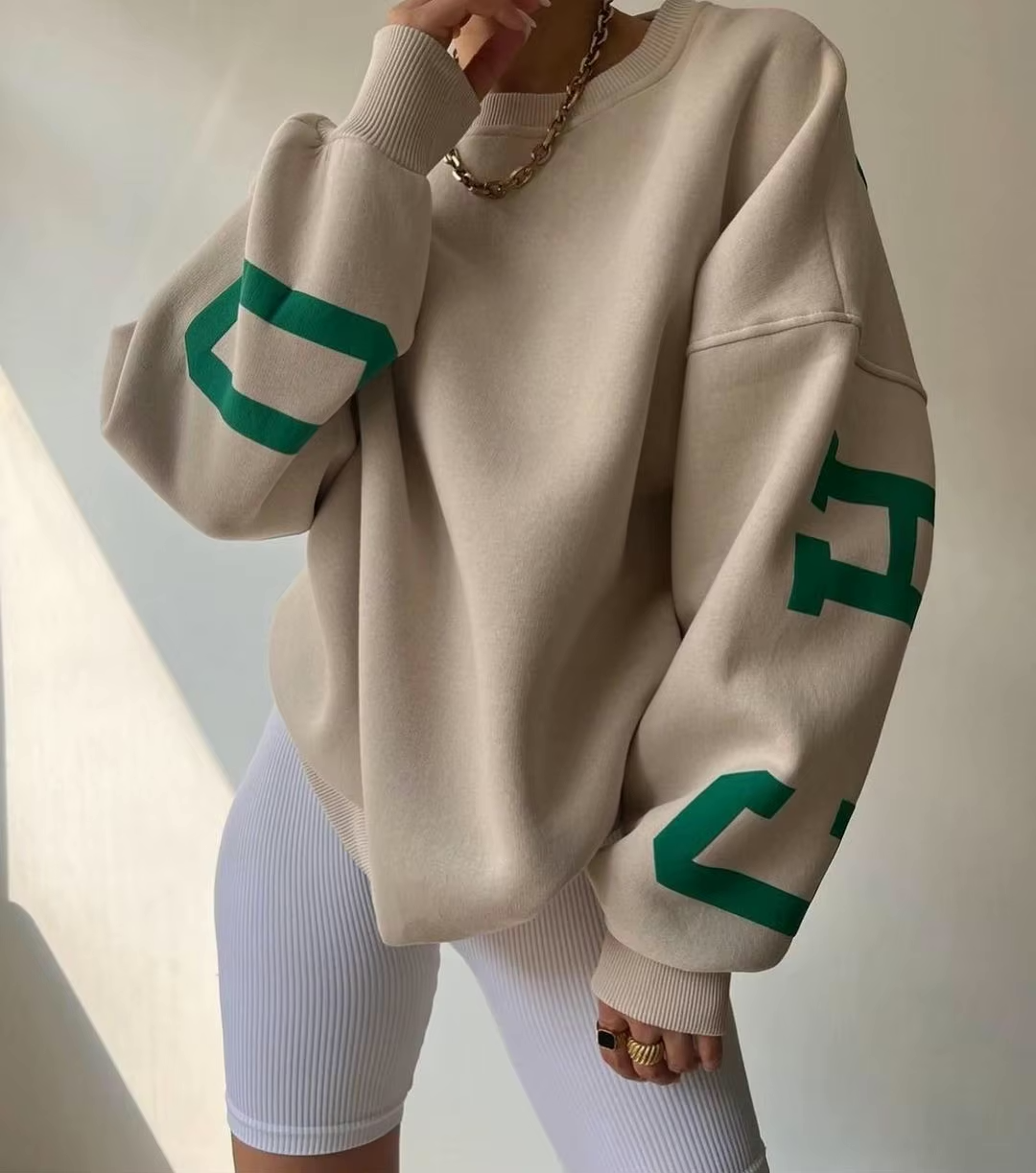 Women's Oversized Sweatshirt with City Print and Crew Neck - Beige