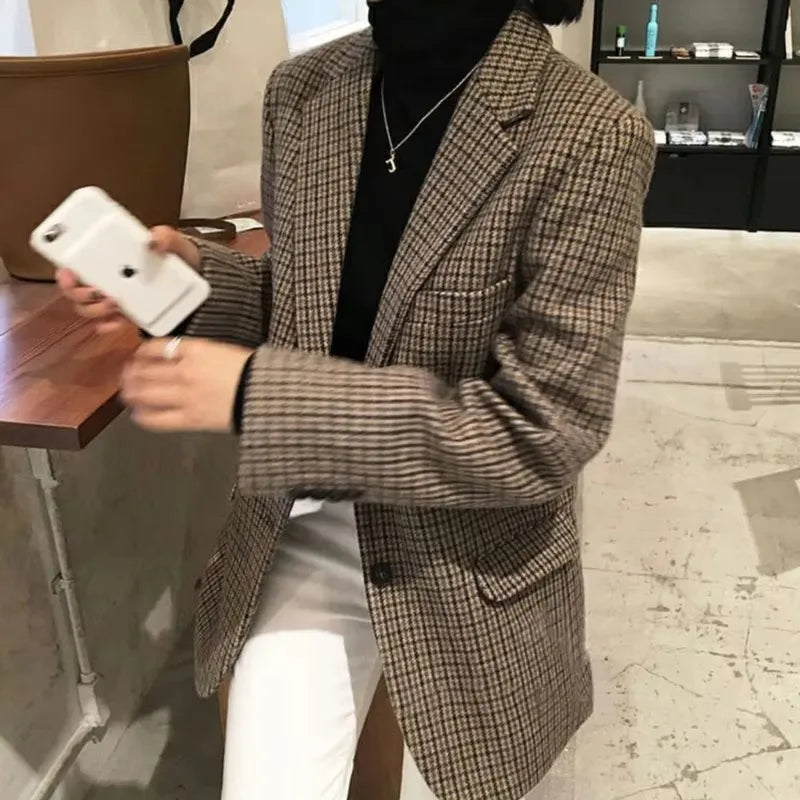 Women's Retro Blazer with Notch Lapel and Tailored Fit - Brown