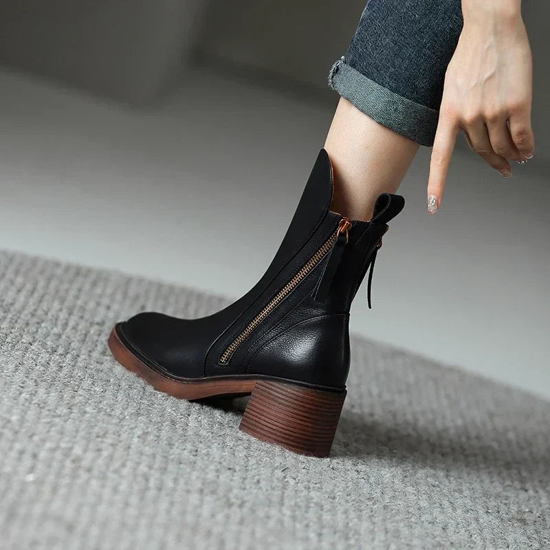 Women's Ankle Boots with Block Heel and Zip Fastening - 3