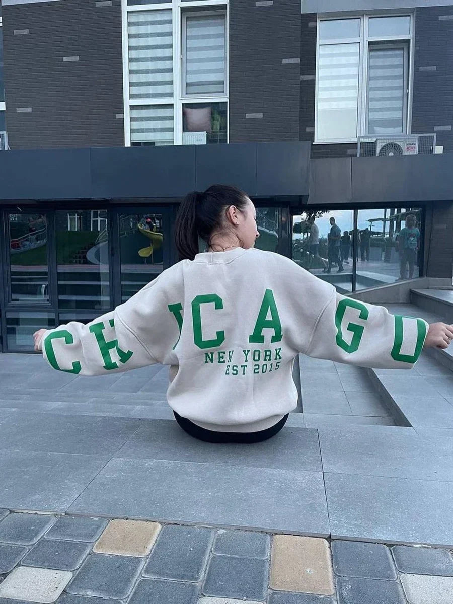 Women's Oversized Sweatshirt with City Print and Crew Neck - 17