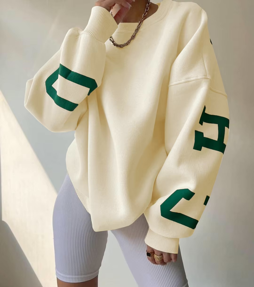 Women's Oversized Sweatshirt with City Print and Crew Neck - 18
