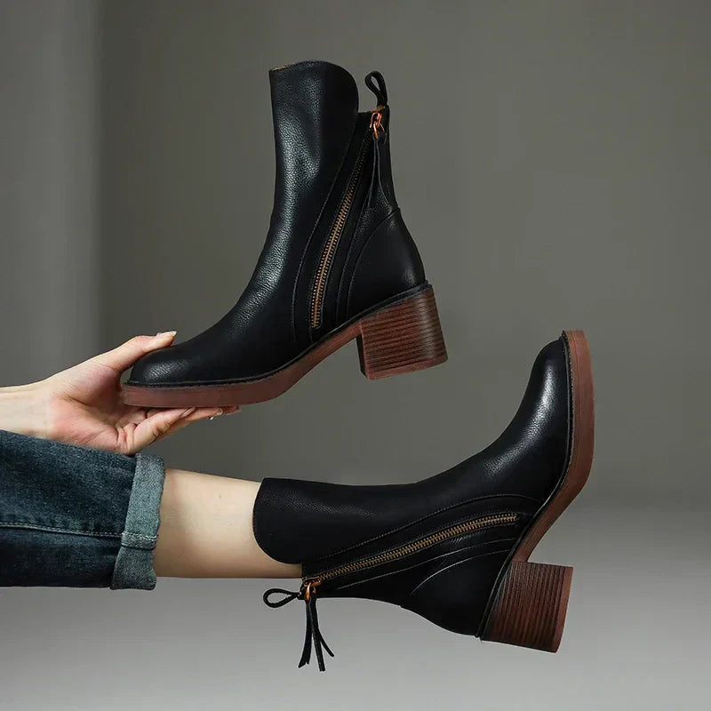 Women's Ankle Boots with Block Heel and Zip Fastening - Black