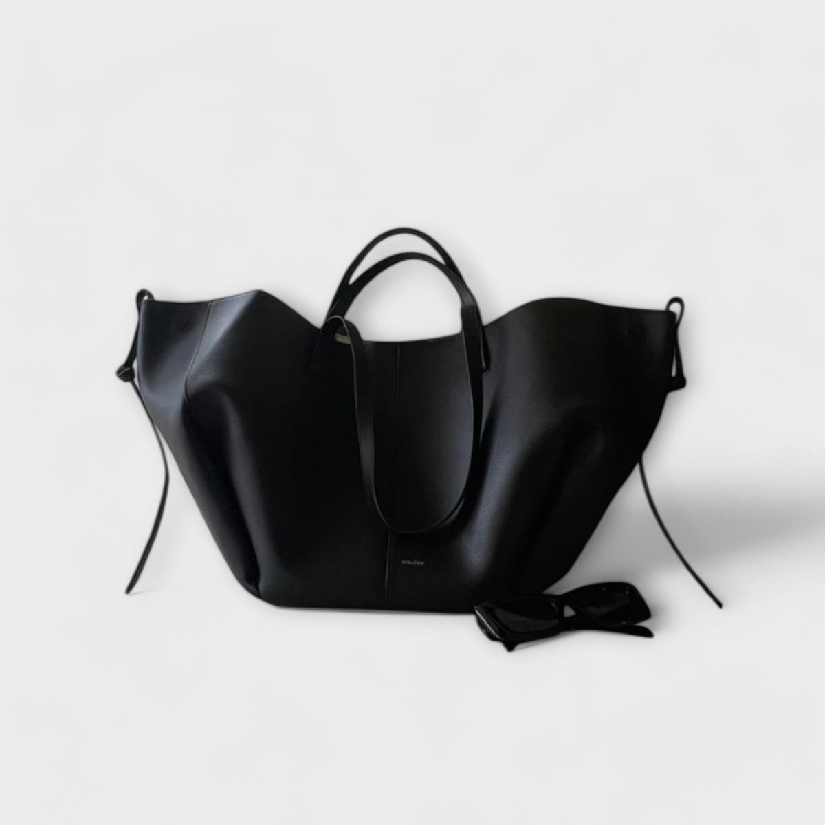 Women's Vintage-Style Tote Bag with Spacious Interior and Secure Closure - Black