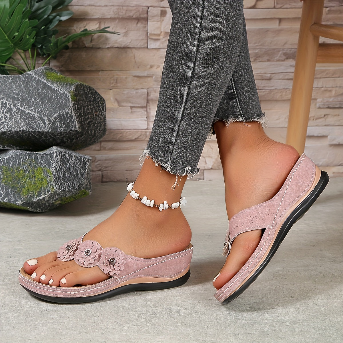 Women's Toe-Post Sandals with Floral Detail and Low Wedge - 9
