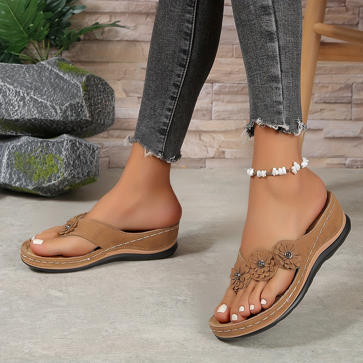 Women's Toe-Post Sandals with Floral Detail and Low Wedge - 8
