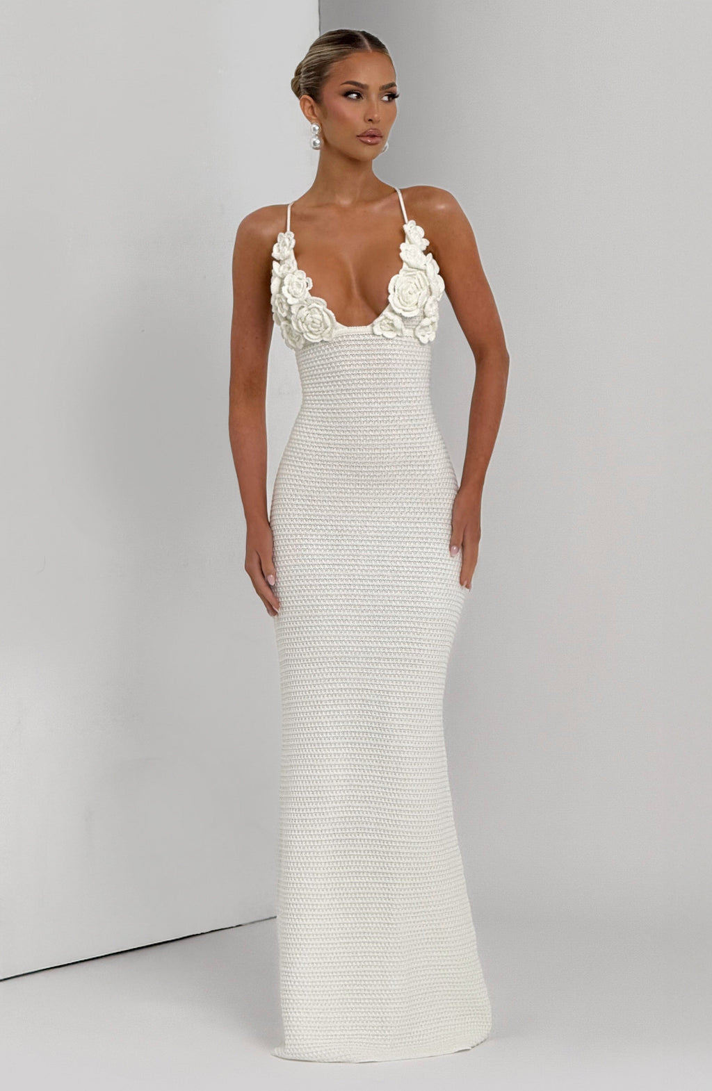 Women's Maxi Dress Sleeveless with Floral Crochet Neckline - 9