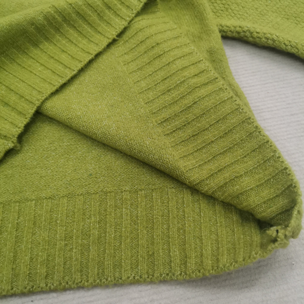 Women's Oversized Turtleneck Jumper with Ribbed Cuffs - 4
