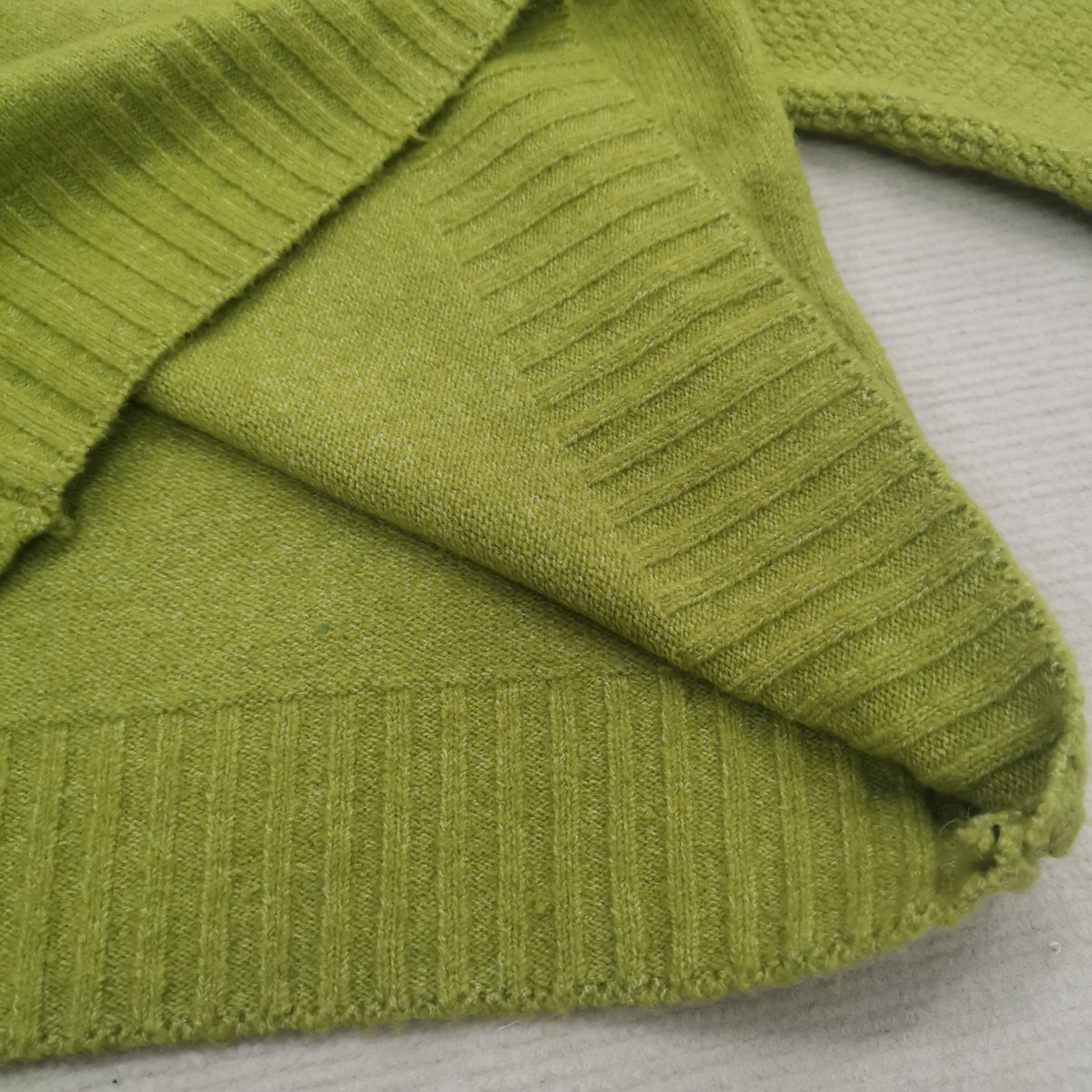 Women's Oversized Turtleneck Jumper with Ribbed Cuffs - 4