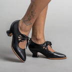 Women's Lace-Up Leather Pumps with Sculpted Heel - 9
