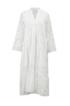 Women's Lace Maxi Dress with Three-Quarter Sleeves and V-Neck - 10