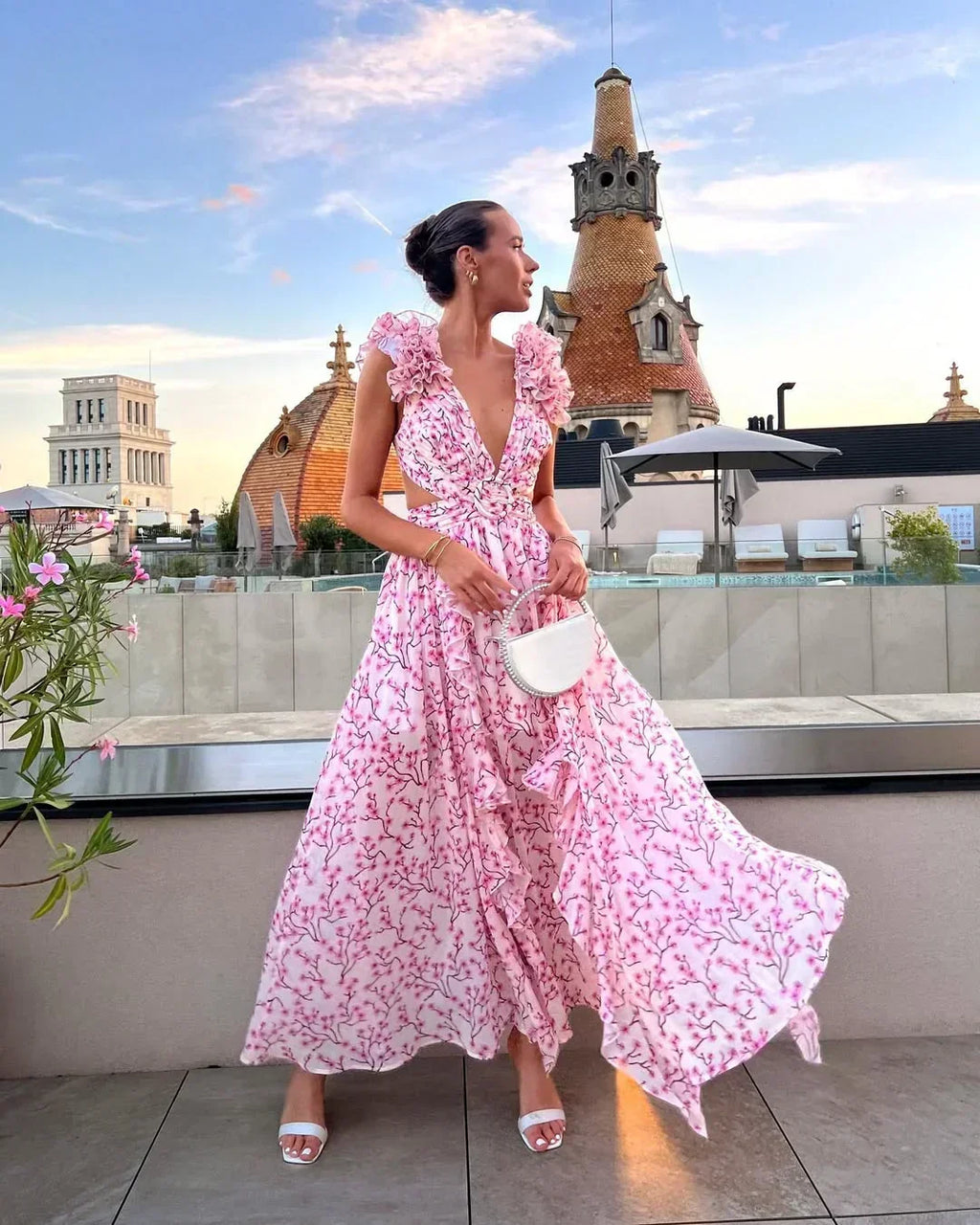 Women's Sleeveless Floral Maxi Dress with V-Neck and Cutout Waist - Pink