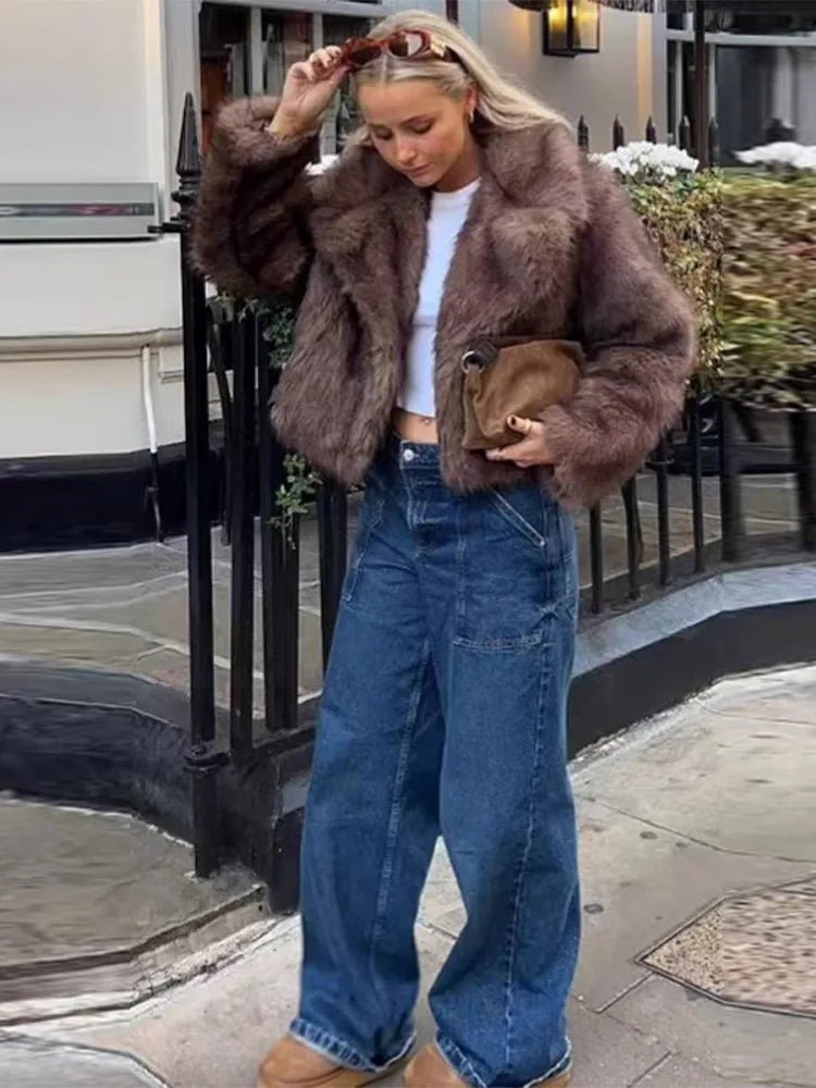 Women's Short Faux Fur Coat with Wide Lapel Collar - Coffee