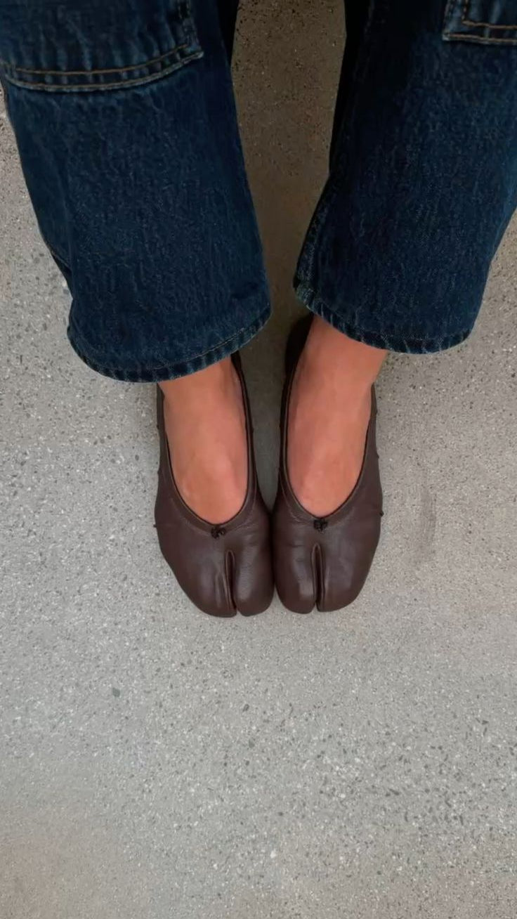 Women's Split Toe Ballet Flats with Cushioned Footbed - Brown