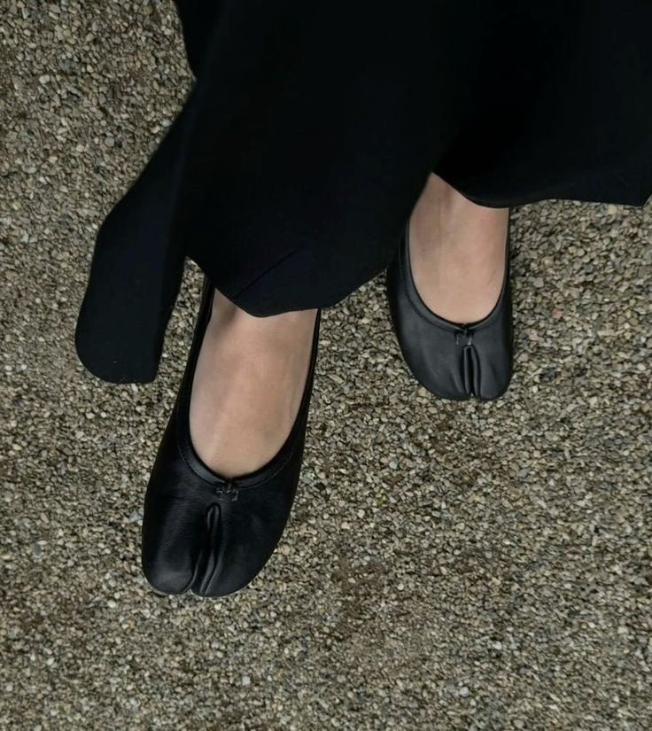Women's Split Toe Ballet Flats with Cushioned Footbed - Black