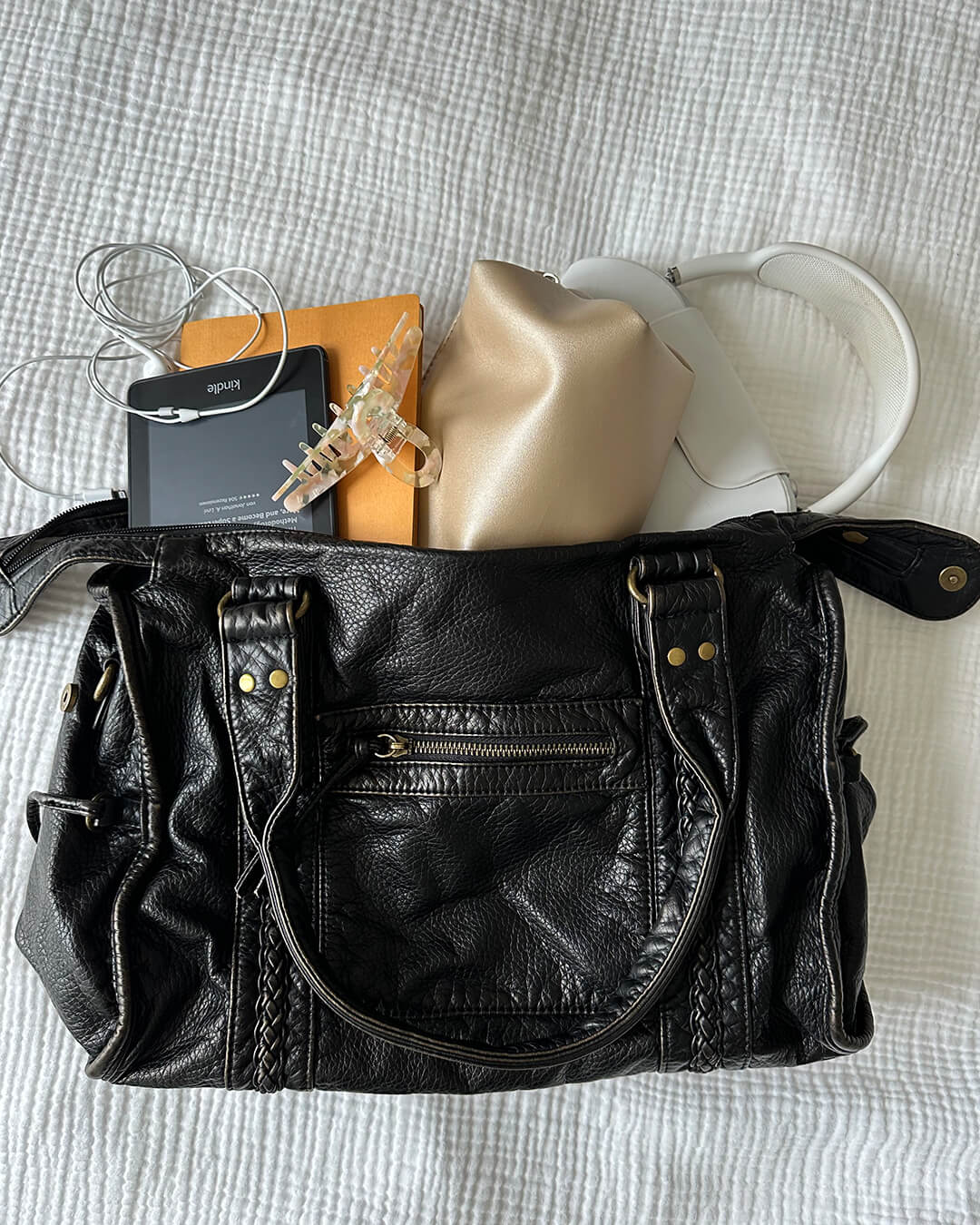 Women's Shoulder Bag with Minimalist Silhouette - 5