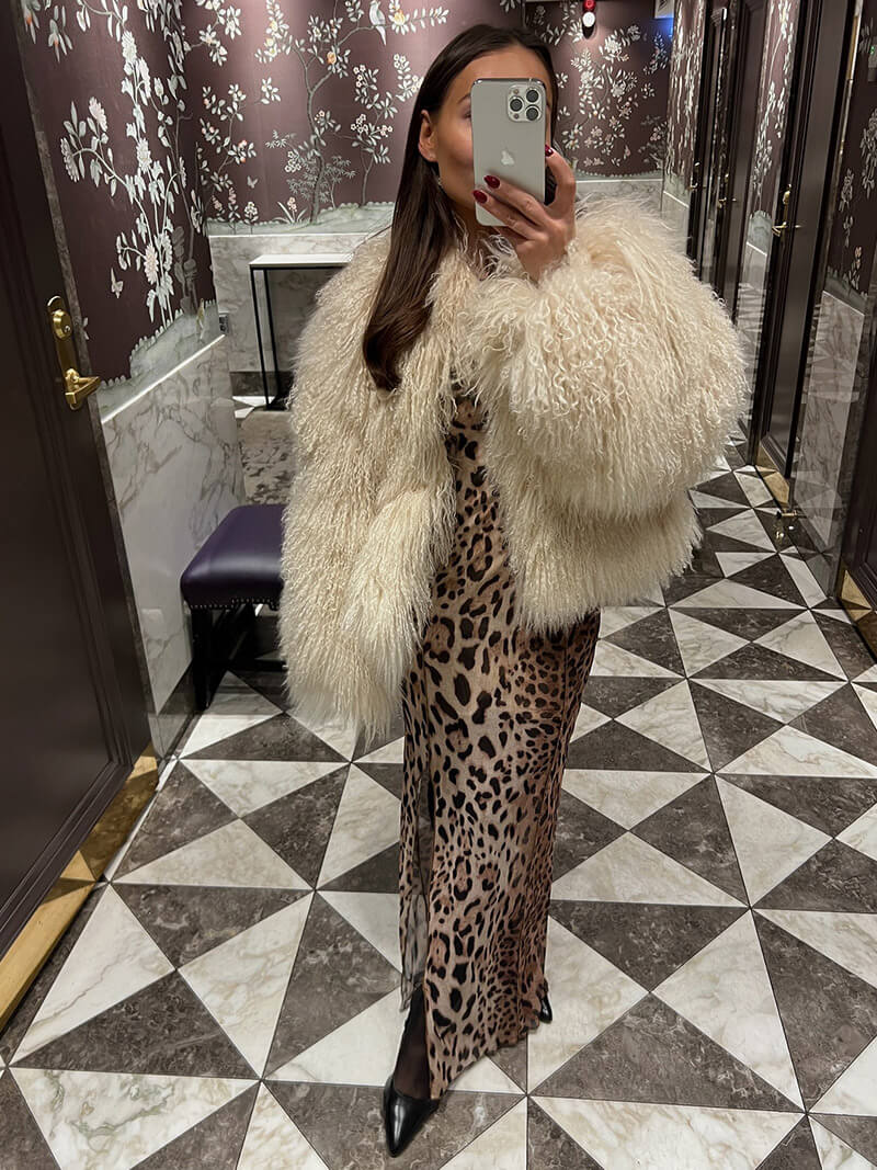 Women's Oversized Faux Fur Coat with Plush Texture - White