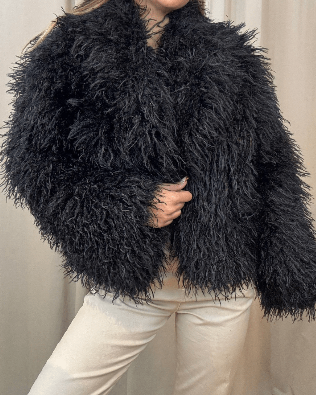 Women's Faux Fur Coat Oversized with Shaggy Texture - Black