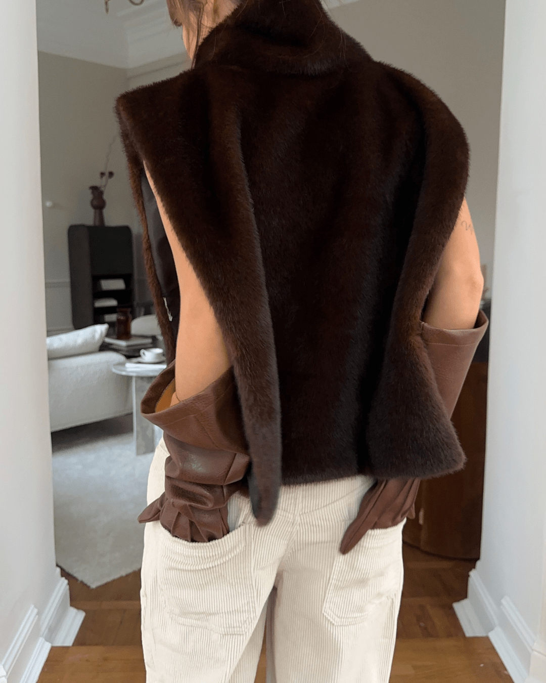 Women's Turtleneck Gilet Sleeveless with Asymmetric Cropped Silhouette - 4