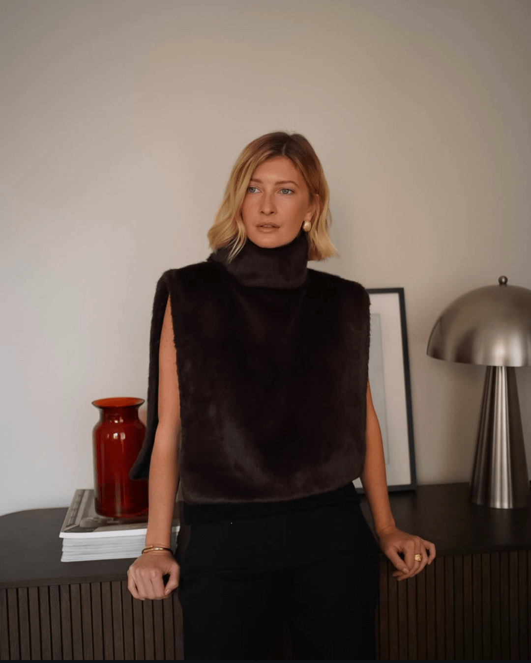 Women's Turtleneck Gilet Sleeveless with Asymmetric Cropped Silhouette - Brown