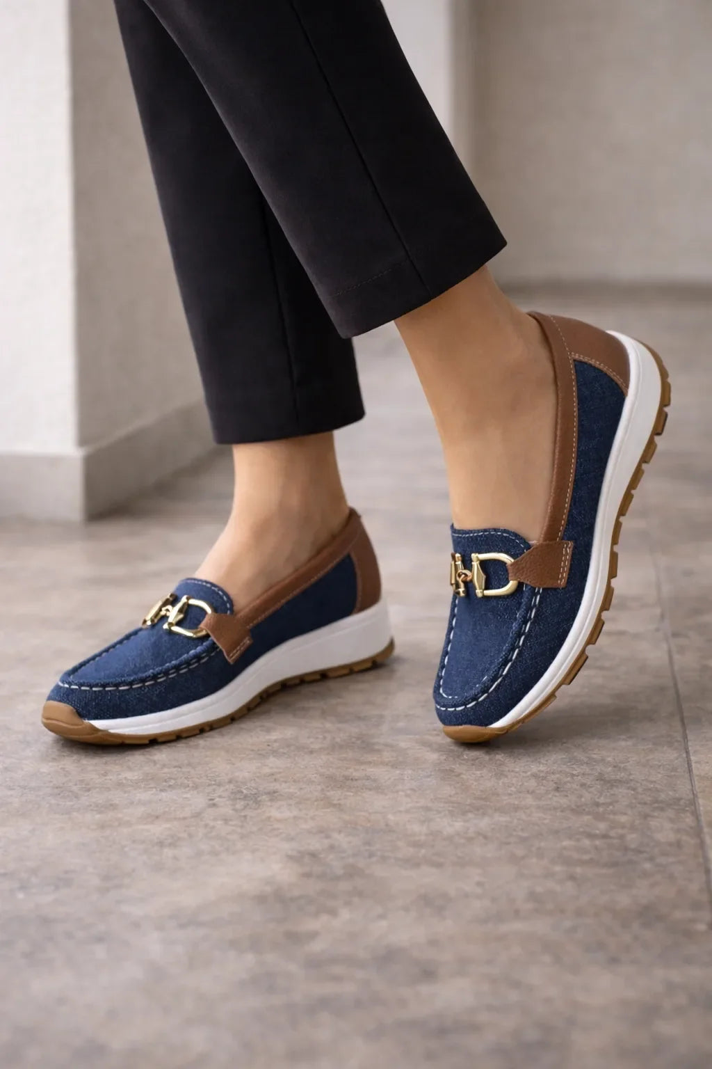 Women's Loafers with Bit Detail and Platform Sole - Blue